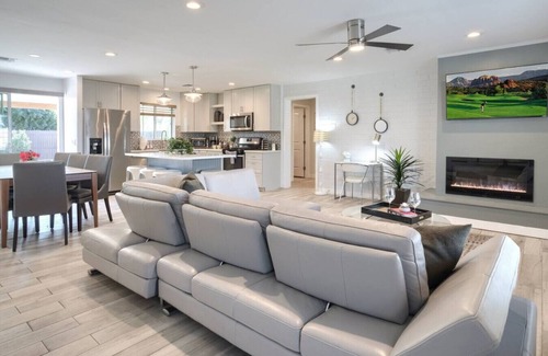 Peaceful Valley House | Walk to Old Town | 4BR Hot Tub Luxury Golf Getaway