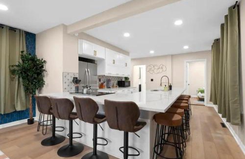 Weinland Park House | Walk to OSU - Relaxing Retreat with Hot Tub