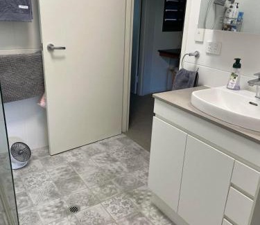 South Townsville Bed & Breakfast | Walk to Palmer B&B - U21