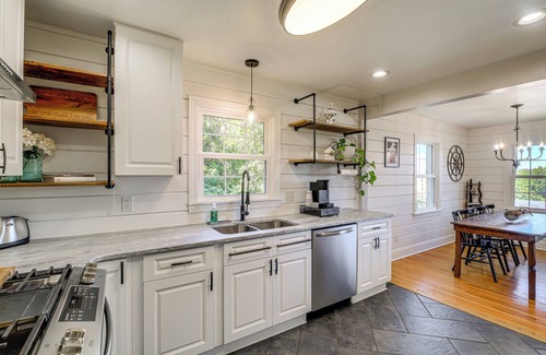 Radford House | Walk to Radford University: Home w/Fire Pit!