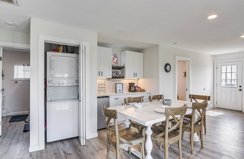 Surfside Beach House | Walk to Sand: Surfside Beach Getaway w/Deck