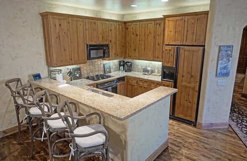 Edwards Condo | Walk to Slopes & Dining - Pool/Hot Tub, Private Deck w/Firepit