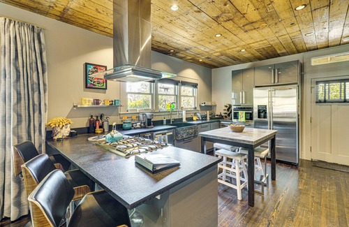 Bouldin House | Walk to SoCo: Home w/Decks & City Views in Austin