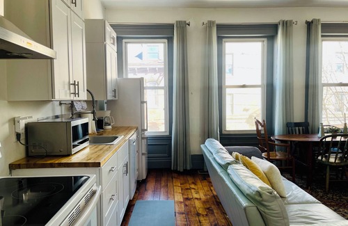 Allegheny-West House | ★WALK to STADIUM in 10 MINS | King Bed | FREE Private Park