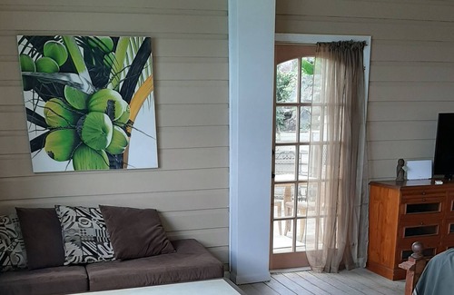 West End House | Walk to surf, Fiber Optic, short or long term stays overlooking Apple Bay