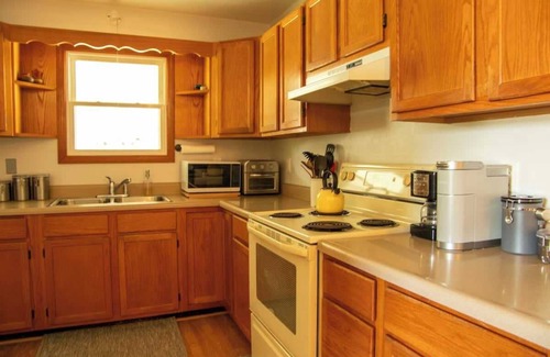 Alto Pass House | Walk to Weddings-Wineries-Trails, Family Friendly Home in Downtown Alto Pass