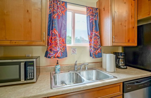 West Old Town House | Walk2Old Town, 2bd/1ba, Large Yard, Pet Friendly!