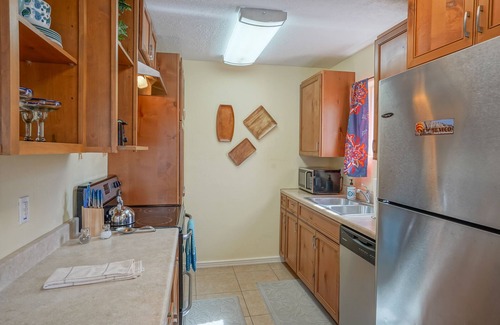 West Old Town House | Walk2Old Town, 2bd/1ba, Large Yard, Pet Friendly!