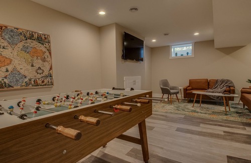Highland House | Walkable and spacious 5BD/2BTH in Highland Park - Sleeps 12
