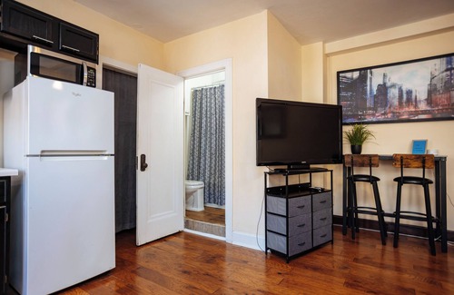 Quality Hill Apartment | Walkable Downtown KC*Private Parking