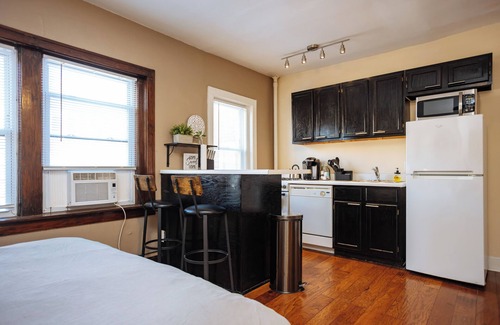 Quality Hill Apartment | Walkable Downtown KC*Private Parking