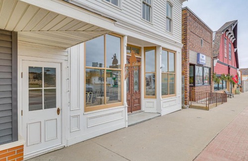 Spring Grove Apartment | Walkable Main Street Location Spring Grove Apt