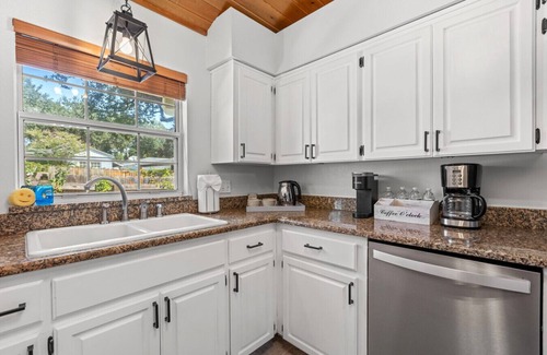 Mount Dora House | Walkable to downtown Mount Dora | Pet-Friendly