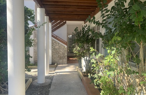 George Town Apartment | Walking distance to Smith Cove Beach, nearby restaurants, 7 min drive Camana Bay
