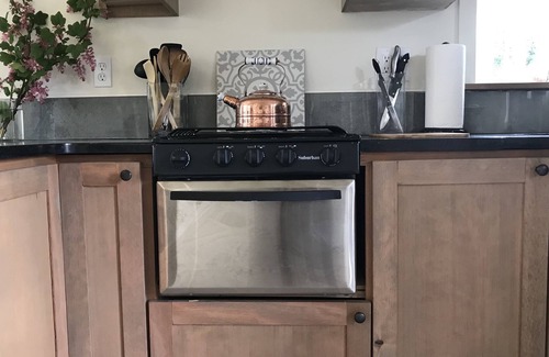 Vashon Island Apartment | Walking Distance to the town of Vashon, fireplace, patio, bbq.