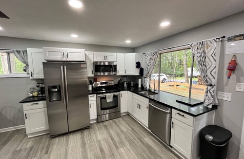 White Mills Cottage | Wally’s Cottage |Hot Tub|Kayaks|Firepit|Fireplace
