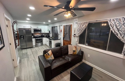 White Mills Cottage | Wally’s Cottage |Hot Tub|Kayaks|Firepit|Fireplace