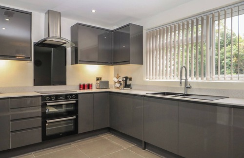Great Mongeham Cottage | WALMER COURT FARMHOUSE, pet friendly, with a garden in Walmer