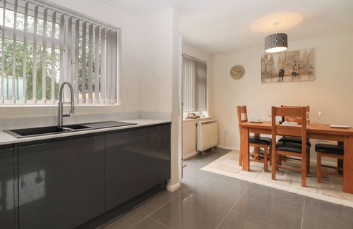 Great Mongeham Cottage | WALMER COURT FARMHOUSE, pet friendly, with a garden in Walmer