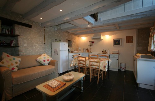Pleumartin Cottage | Walnut Lodge, charming holiday Gite in central rural France