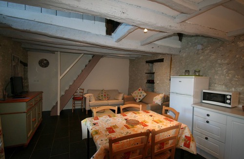 Pleumartin Cottage | Walnut Lodge, charming holiday Gite in central rural France