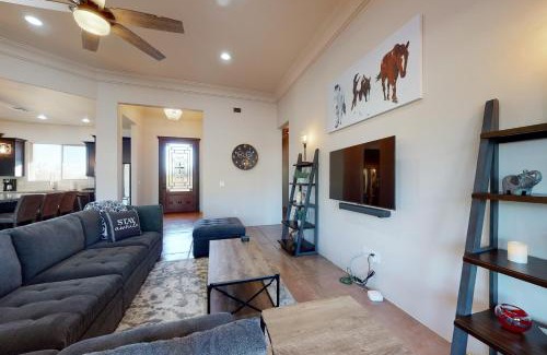 Tanque Verde House | Walnut Tree