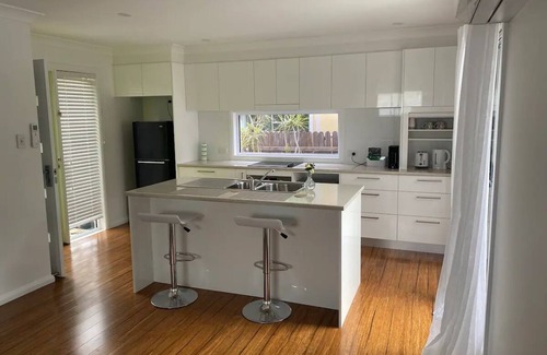 Wamberal House | Wamberal/Terrigal Beach is a 10-15 min walk or 4 minute drive away.*NEW fast nbn