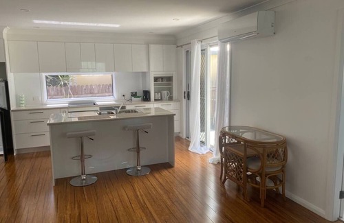 Wamberal House | Wamberal/Terrigal Beach is a 10-15 min walk or 4 minute drive away.*NEW fast nbn