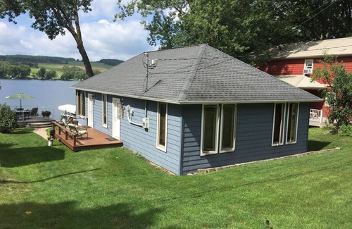 Dundee Cottage | Waneta Lake Rental – Premier Location on the Lake