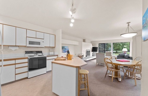 Wapato Point Condo | Wapato Point Condo on Lake Chelan with Resort Amenities! 2Bed/2Bath, Upper Floor-Unit 657