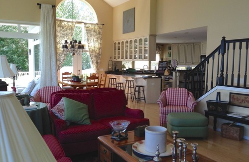 Wapato Point House | Wapato Point Waterfront Retreat with 5 bedrooms