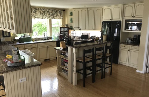 Wapato Point House | Wapato Point Waterfront Retreat with 5 bedrooms