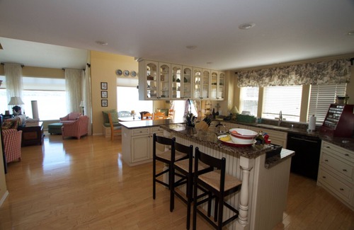 Wapato Point House | Wapato Point Waterfront Retreat with 5 bedrooms