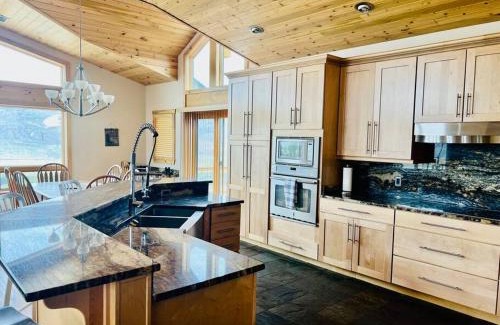 Cody House | Wapiti Valley Magic, East Yellowstone