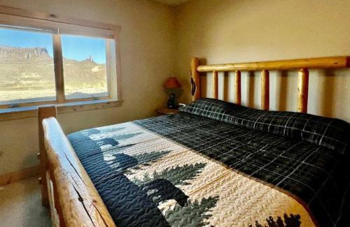 Cody House | Wapiti Valley Magic, East Yellowstone