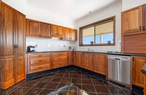 Oberon House | Waringa Downs Farm Stay - Close to Mayfield Garden