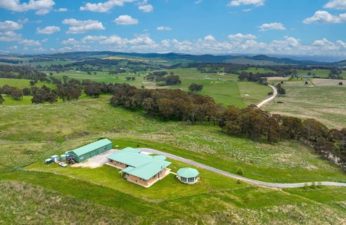 Oberon House | Waringa Downs Farm Stay - Close to Mayfield Garden