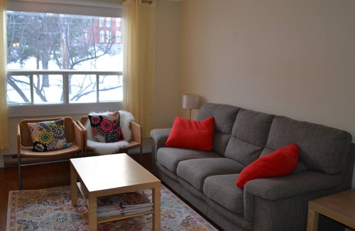 Sherbrooke Apartment | Warm and colorful 2 bedroom apartment in the Old North