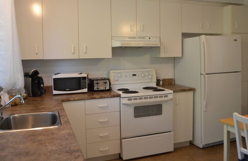 Sherbrooke Apartment | Warm and colorful 2 bedroom apartment in the Old North