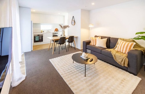 Christchurch House | Warm and Comfy Home with Carpark near CBD