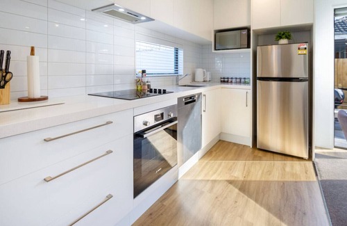 Christchurch House | Warm and Comfy Home with Carpark near CBD