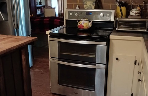 Hattiesburg Other | Warm and welcoming farmhouse, nestled on our 198 year old family fàrm