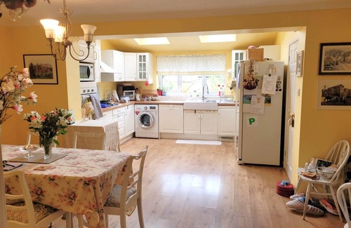 Cheltenham House | Warm & Cosy Home with Parking, Full of Character