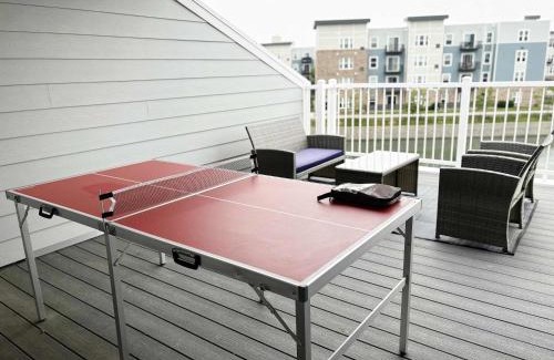 Warrenville Apartment | Warrenville Retreat 4BR 3 Bath Townhouse - WV2