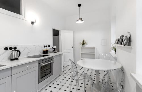 Old Town Apartment | Warsaw Apartments - Elegant & Spacious in Old Town - Mostowa