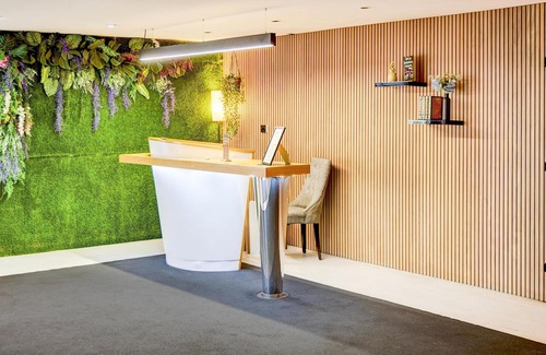 Hanmer Apartment | Warwickshire Park Hotel Kenilworth by Belvilla