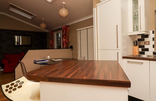 Ripley Cottage | WASHBURN LODGE, romantic, with a garden in Darley