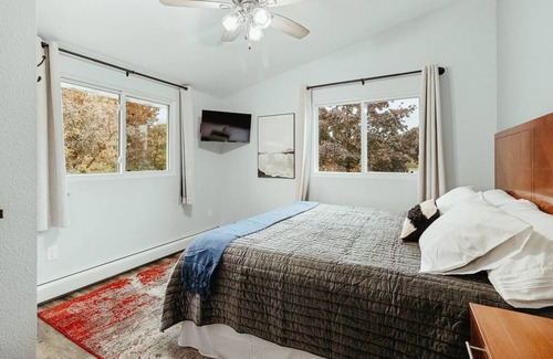 Plover Apartment | Washington Manor Room #3