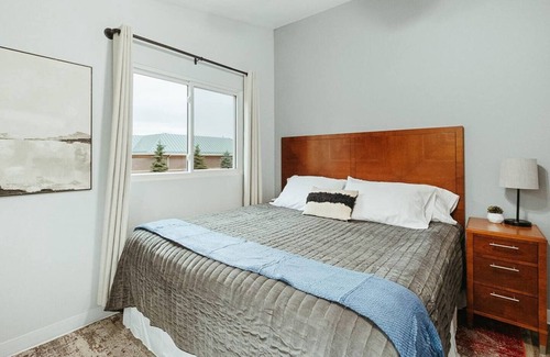 Plover Apartment | Washington Manor Room #3