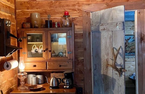 Berryville Cabin | Watch the fall leaves fall from the hot tub!